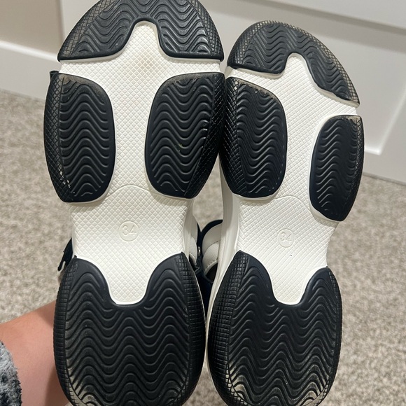 Kids Sport Sandals White Black Adjustable Strap Lightweight Size 2 - Picture 6 of 9